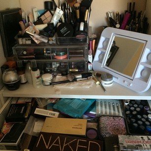 Quem se habilita em arrumar essa bagunça??? ???????????????? #makeupaddicted #makeup #donaconsumista